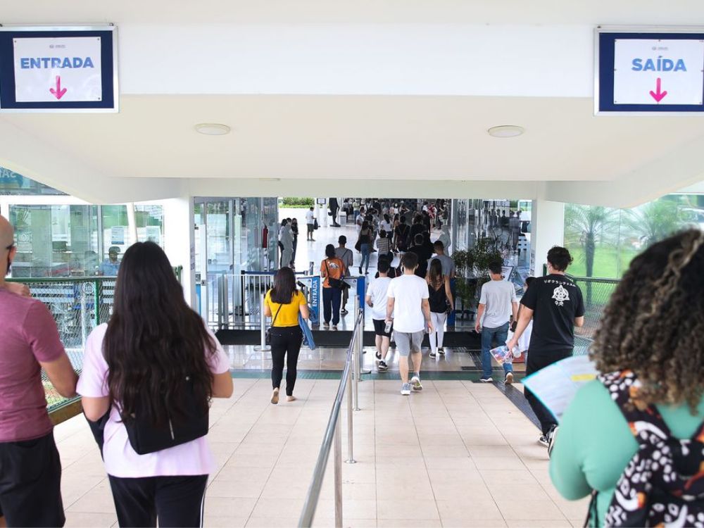 estudantes ficam sem opcão na hora reajuste das mensalidades