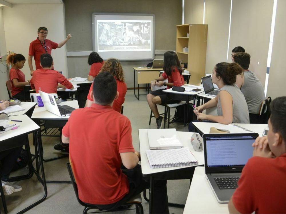 Falta de representatividade feminina nas áreas STEM.